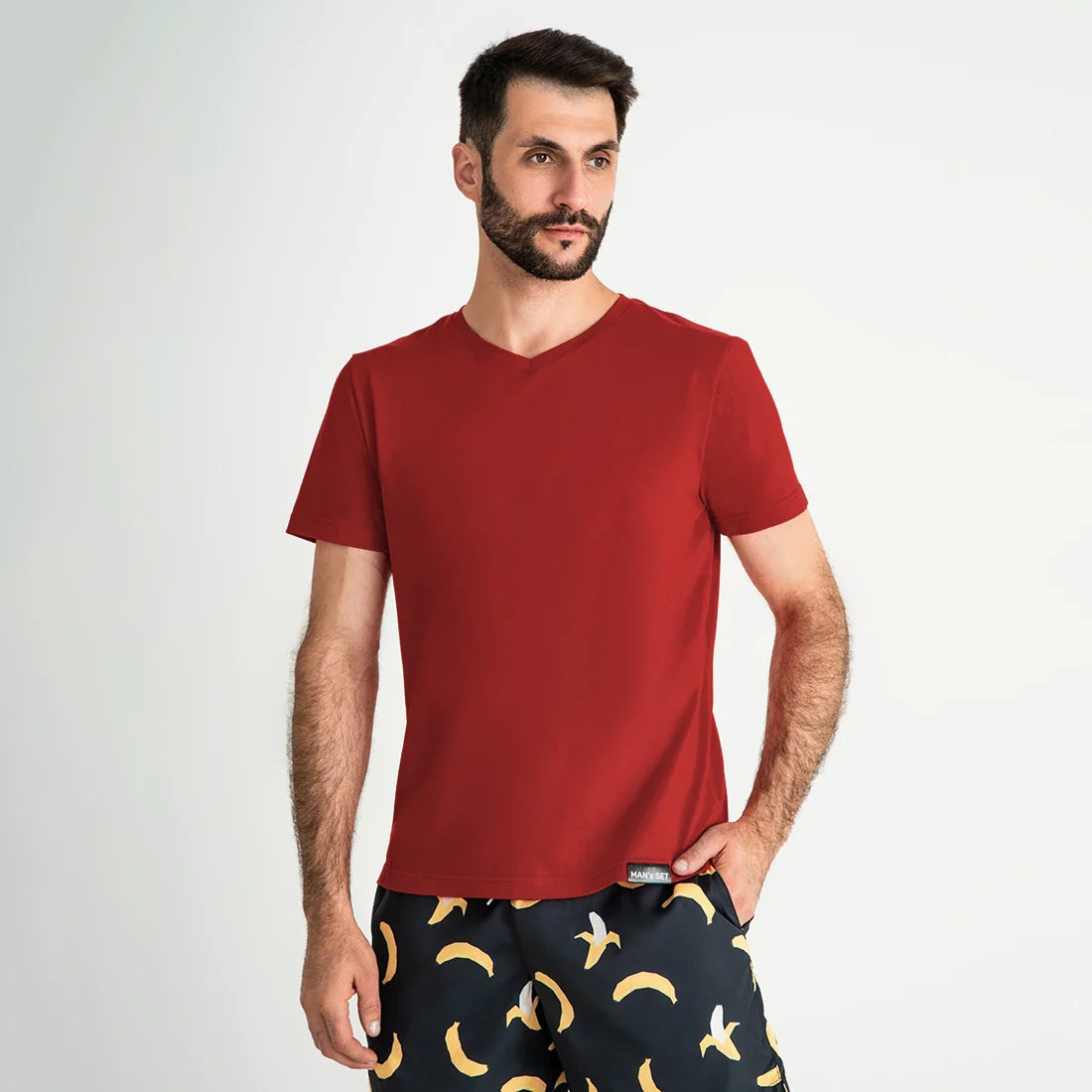 Super-soft red V-neck T-shirt from Man’s SET, lightweight cotton essential, front view